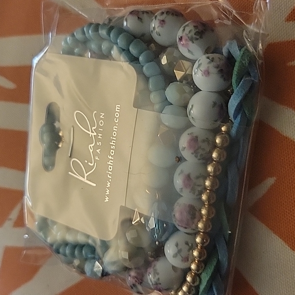 🥳🥳  Riah Stacked Stretchable Bracelet - Picture 2 of 2